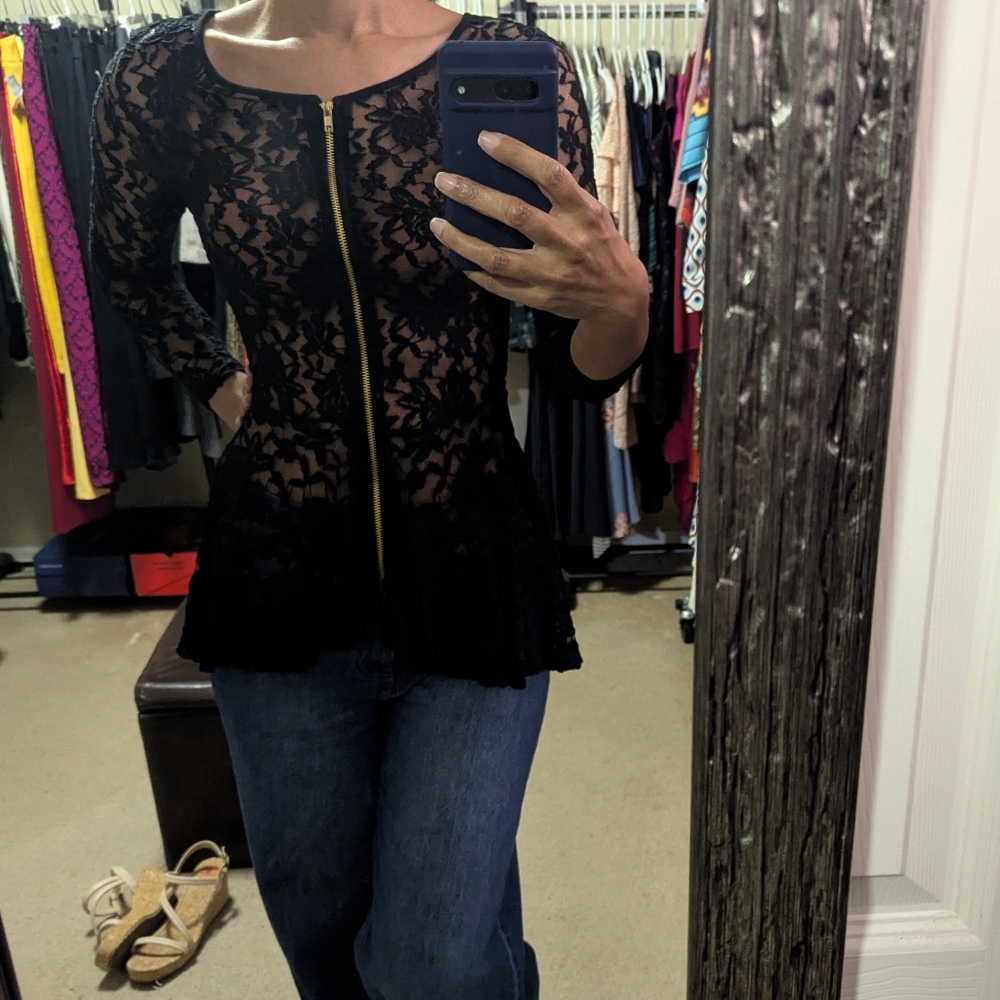 Cleo Lace Top - Picture 5 of 10